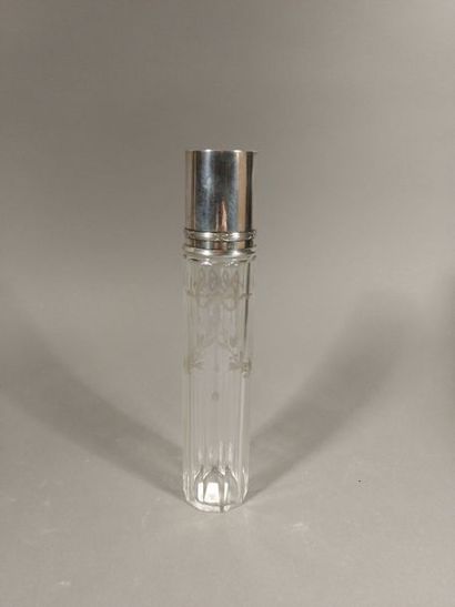 Ensemble d un flacon et une boîte en cristal,...