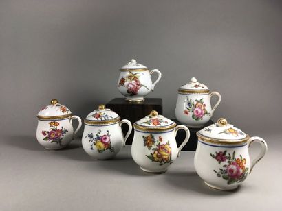 Dans le goût de TOURNAI Ensemble de six pots...