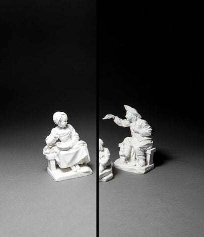SÈVRES Paire de figures en biscuit de porcelaine...