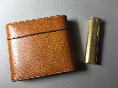 NECESSAIRE DE FUMEUR Ensemble formé d un...
