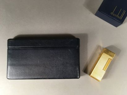 NECESSAIRE DE FUMEUR Formé d un bel étui...