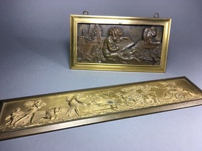 Deux plaques en bronze patiné et doré, l...