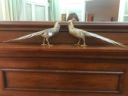 Ensemble de deux paires de sujets en métal...