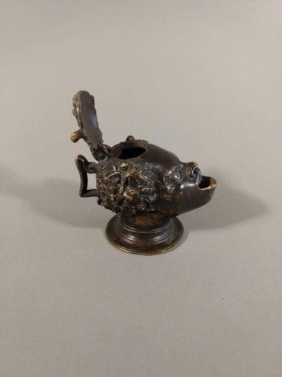 Lampe à huile tête de nègre Bronze à aptine...