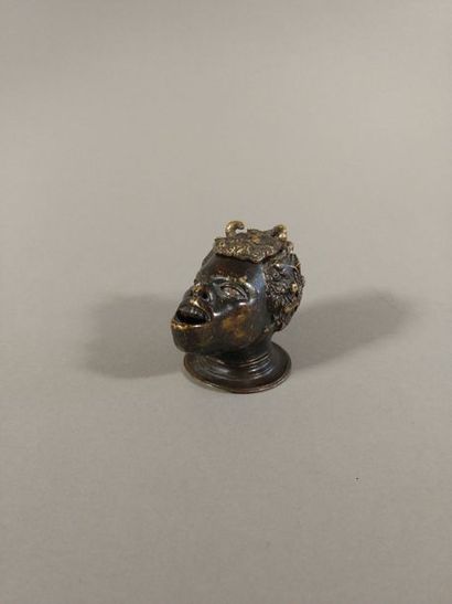 Lampe à huile tête de nègre Bronze à aptine...