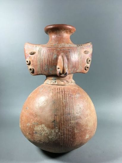 Vase funéraire anthropomorphe Culture Quimbaya...