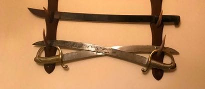 Lot comprenant une Machette et une Paire...