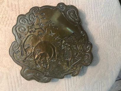 Ensemble de trois plaques en bronze Grvées...