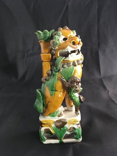 CHINE Chien de Fô formant porte-baguettes...