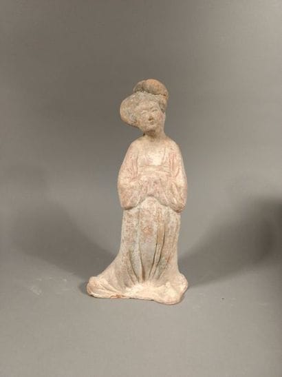 CHINE - FAT LADY Terre cuite H. 33 cm.