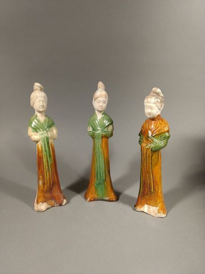 CHINE - Ensemble de trois dames de cour En...