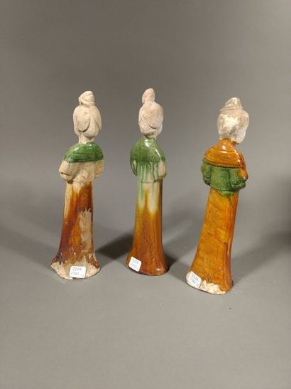CHINE - Ensemble de trois dames de cour En...