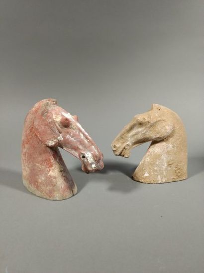 CHINE - Ensemble de deux têtes de cheval...