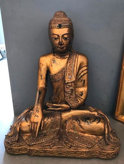 Bouddha en bois sculpté et doré, incrustations,...