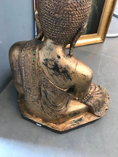 Bouddha en bois sculpté et doré, incrustations,...