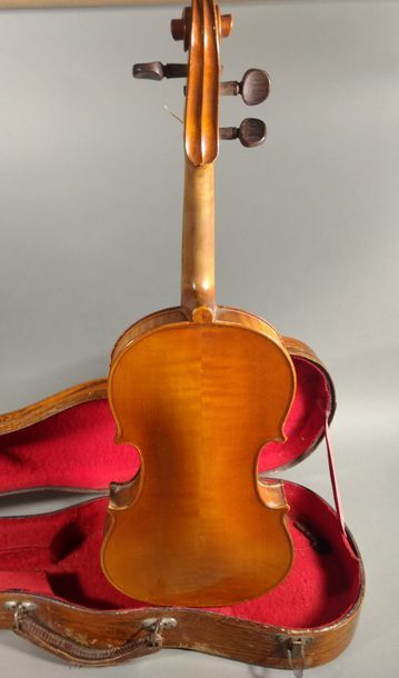 Violon dans son étui