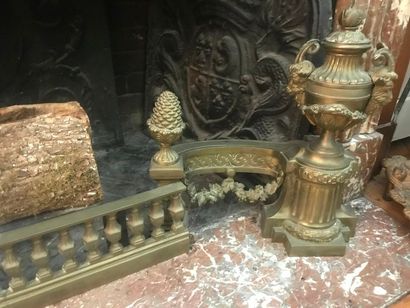 Nécessaire de cheminée comprenant barre de...