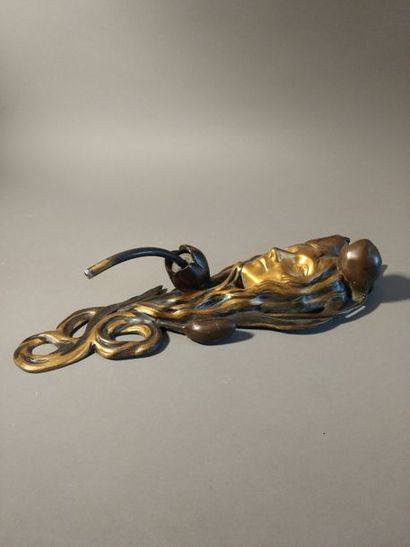Applique de style Art Nouveau figurant un...