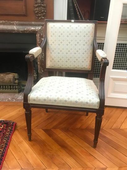 Paire de fauteuils à la reine En bois naturel,...