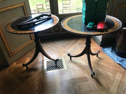 Paire de guéridons en bois peint fin XIX...