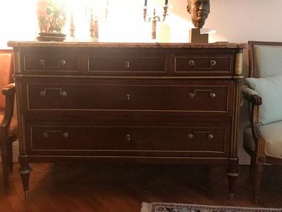 Commode En acajou et placage d acajou, ouvrant...