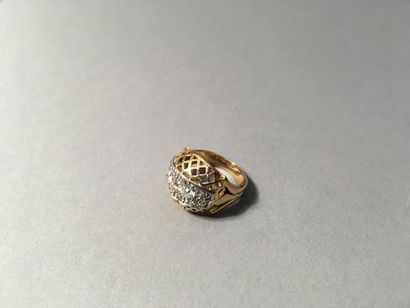 Bague en or jaune 18 carats et platine ornée...