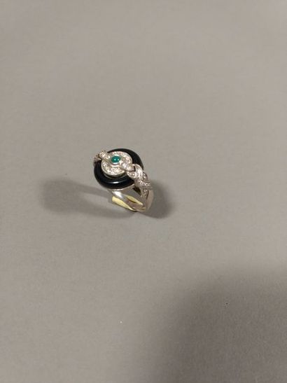 Bague en argent 800/00 ornée de brillant...