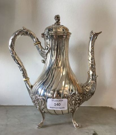 Cafetière en argent 950°°°
La panse à dacor...