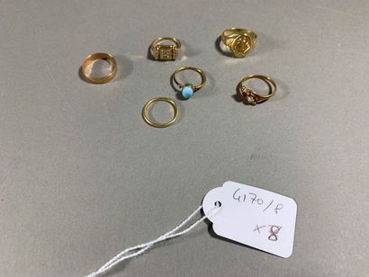 Ensemble de bijoux:
- 4 alliances en or jaune...
