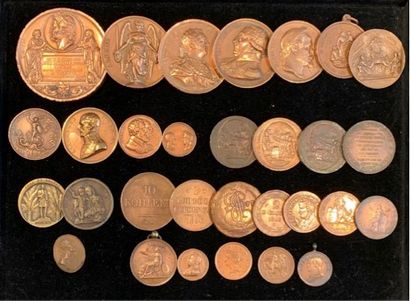 Lot de 50 monnaies en argent, en cuivre et...