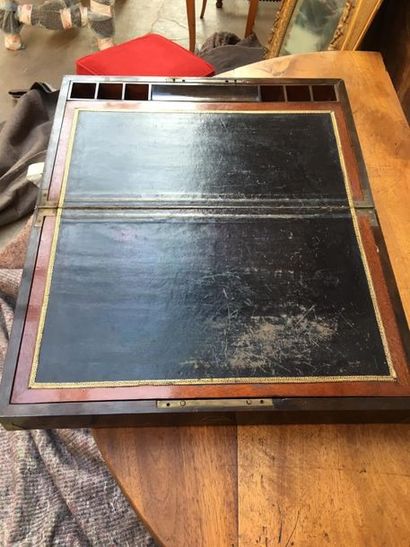 Ecritoire portatif
En bois naturel, pliant,...