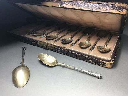 Ensemble de douze petites cuillères à thé...