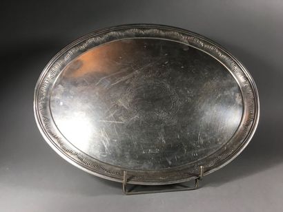 Plateau de forme ovale en argent 800°°°
Travail...