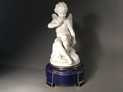 SEVRES (dans le goût)
L'Amour menaçant
Biscuit...