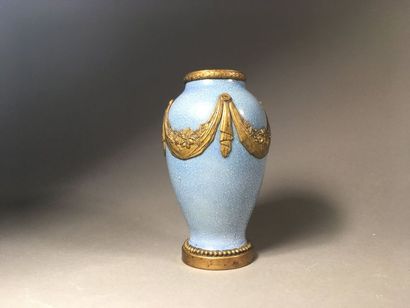 Paul MILLET - SEVRES
Petit vase de forme...