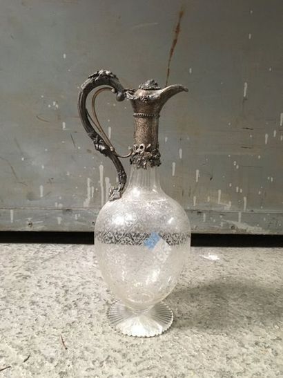 Belle aiguière
En cristal gravé d'éléments...