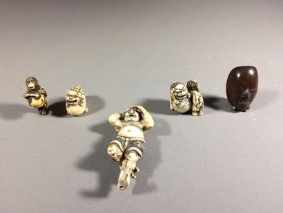 JAPON
Ensemble de cinq netsuke:
- Epoque...