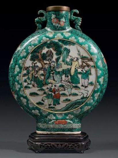 CHINE, Canton - XIXe siècle
Vase de forme...