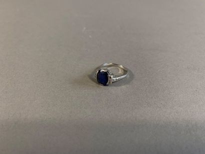 Bague en platine 850 millièmes, ornée d'un...