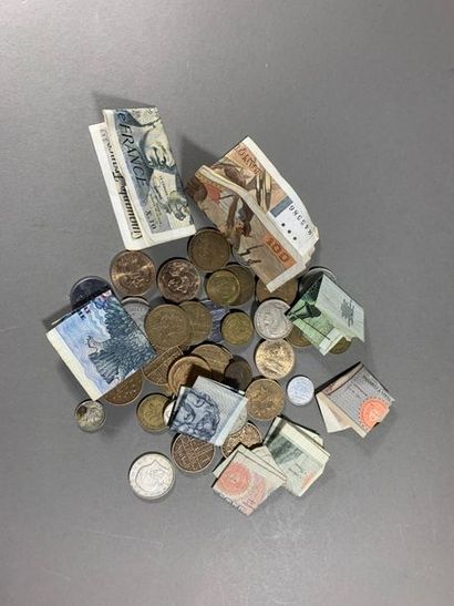 Pièces de monnaies démonétisées et billets...