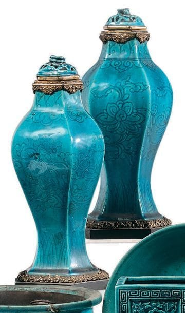 CHINE Époque Kangxi (1662-1722)
Deux vases...
