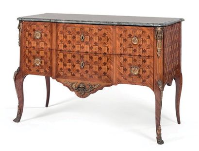 Commode à double ressaut en placage de bois...