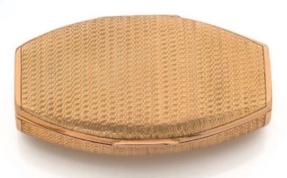 Boîte de forme tonneau en or jaune 18K (750)...