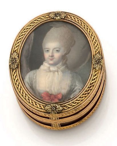 Boîte ovale en ors de couleurs 18K (750)...