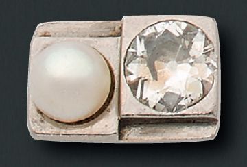 Bague de genre chevalière en platine sertie...