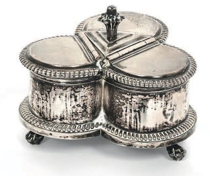 Boîte à épices en argent de forme trilobée,...