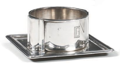 Jean Elysée PUIFORCAT (1897-1945)
Une saucière...