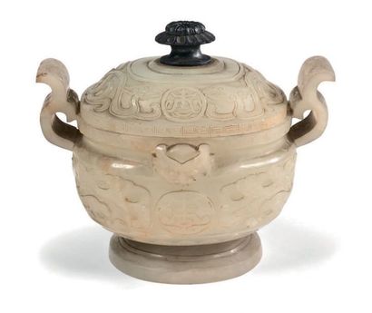 CHINE XVIIIe siècle
Brûle-parfum en néphrite...