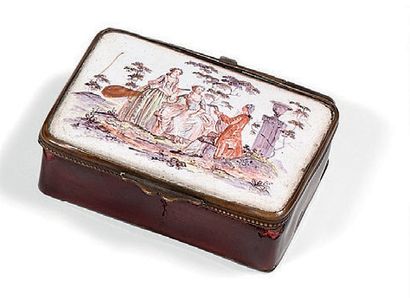 Boîte rectangulaire émaillée à décor polychrome...