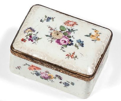 Boîte rectangulaire en porcelaine à décor...